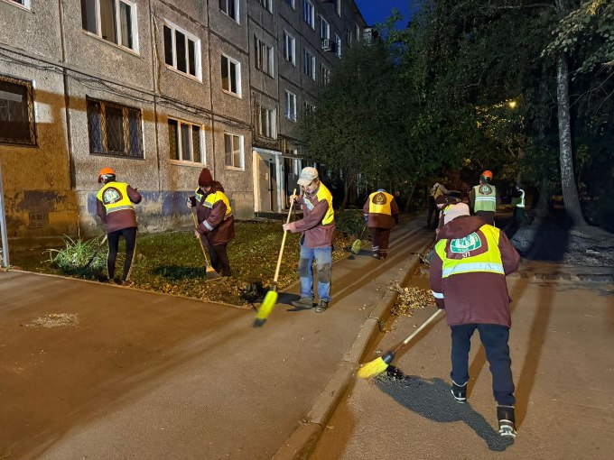 Салтівка у Харкові після нічного обстрілу: комунальники відновили половину пошкоджень